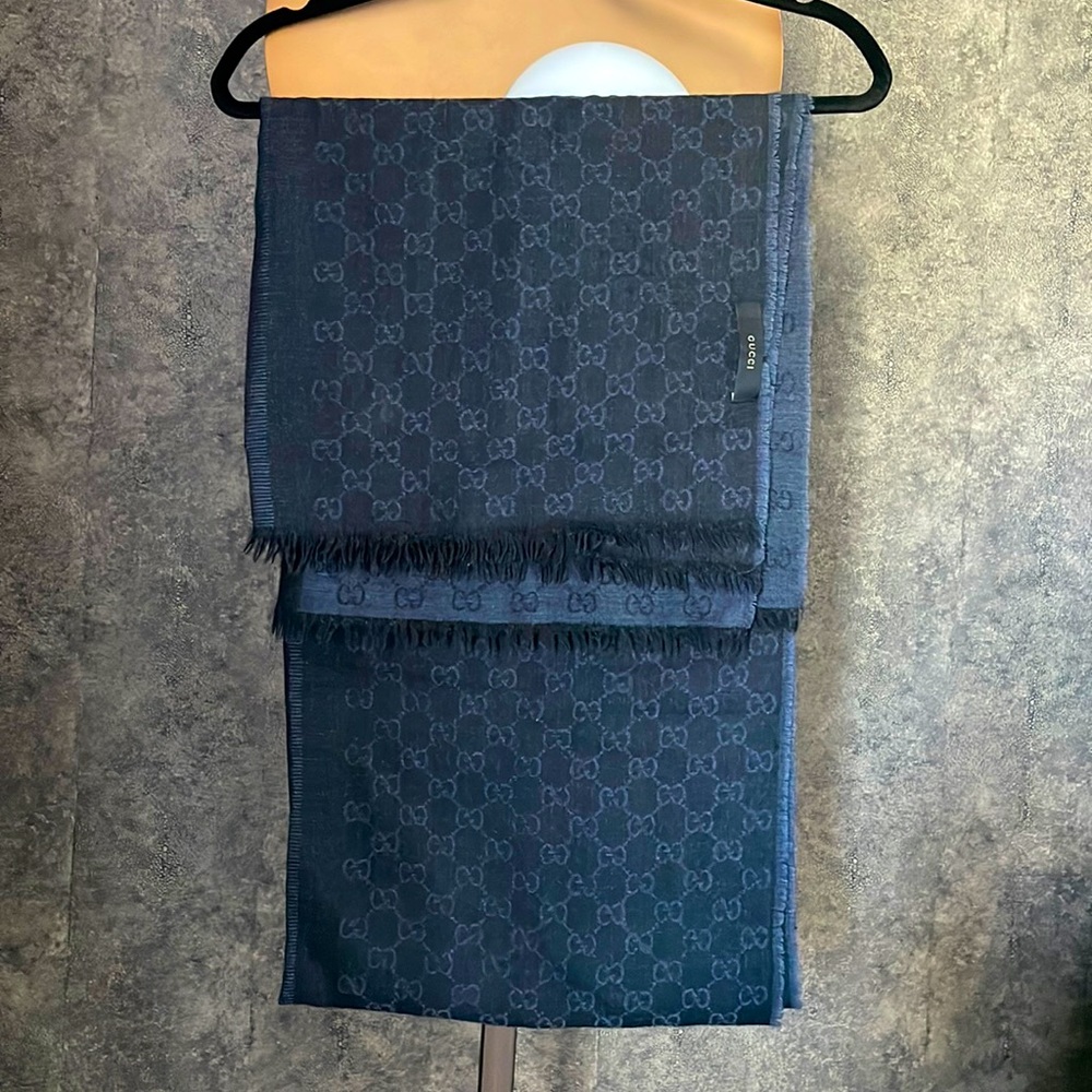 Wool scarf